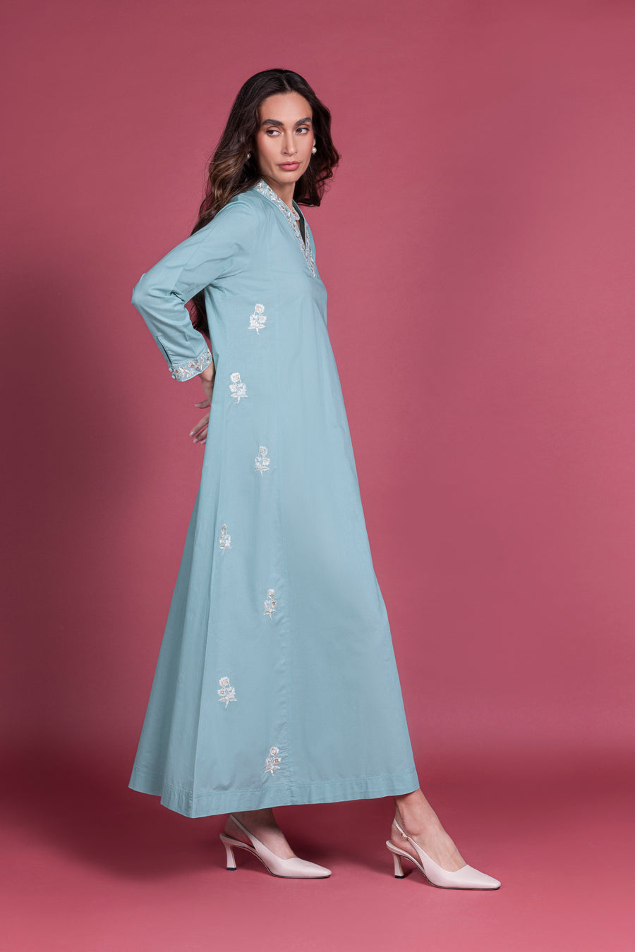 Gulraiz Halka Neela Kaftan