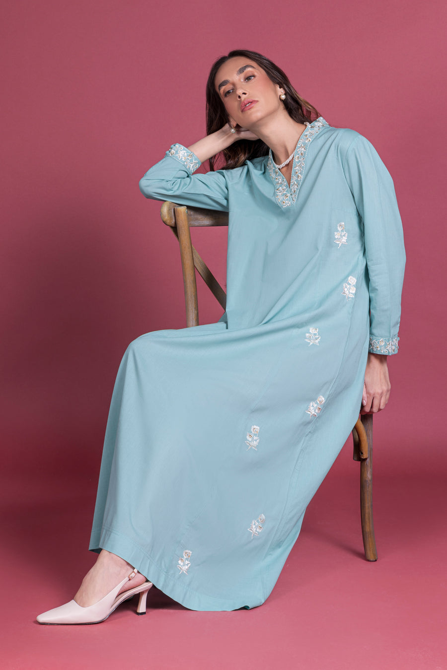 Gulraiz Halka Neela Kaftan