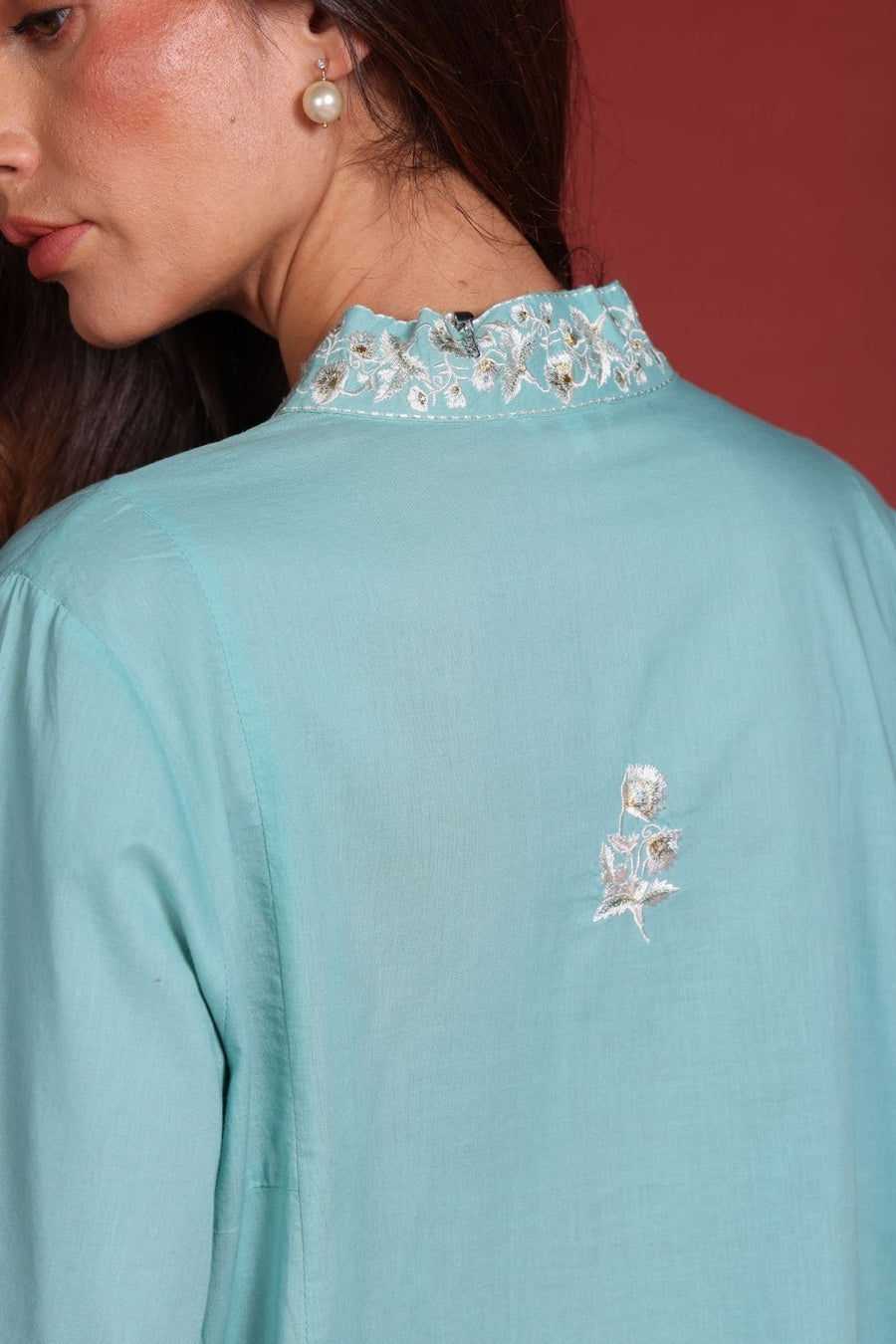 Gulraiz Halka Neela Kaftan
