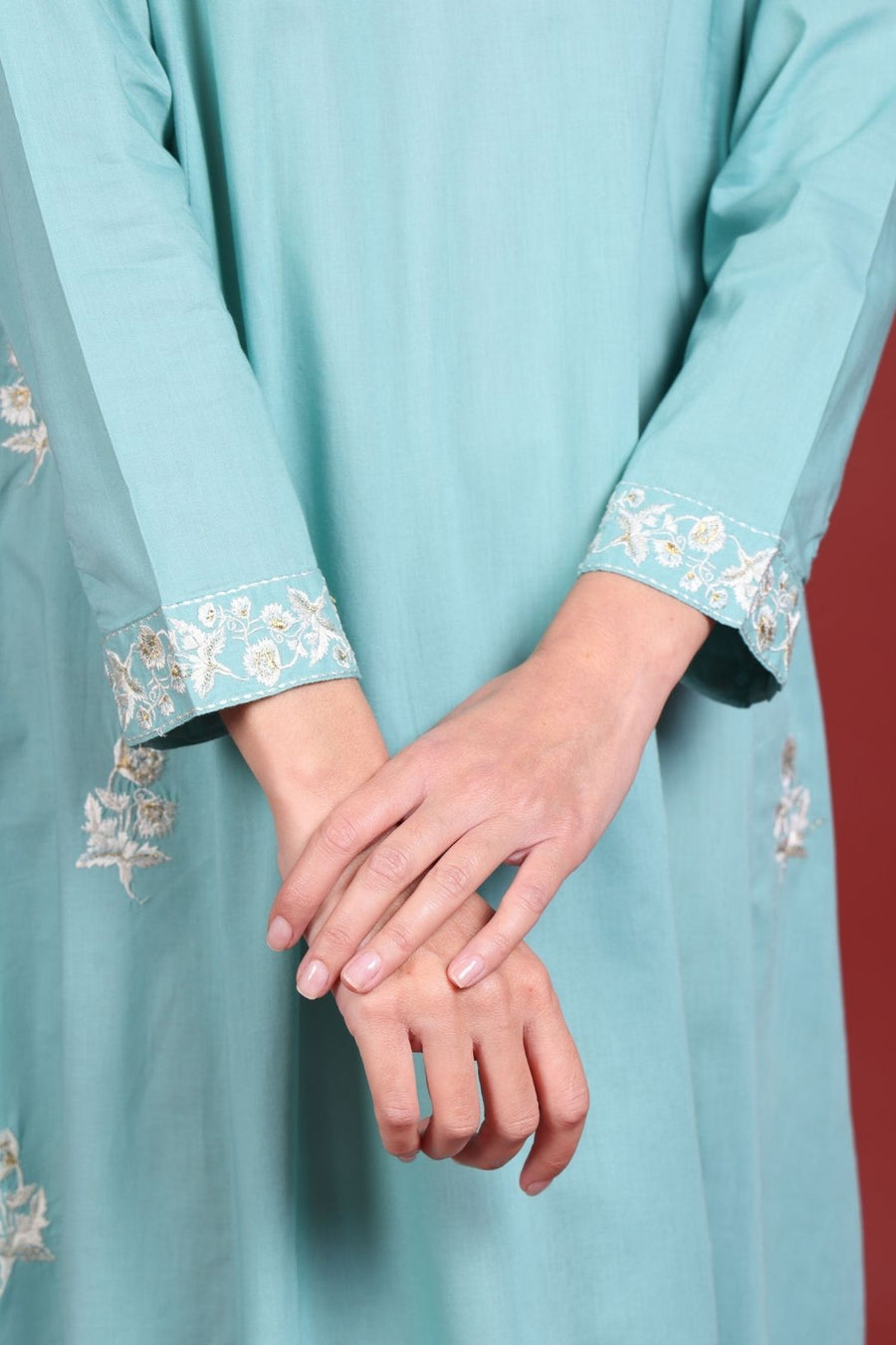 Gulraiz Halka Neela Kaftan