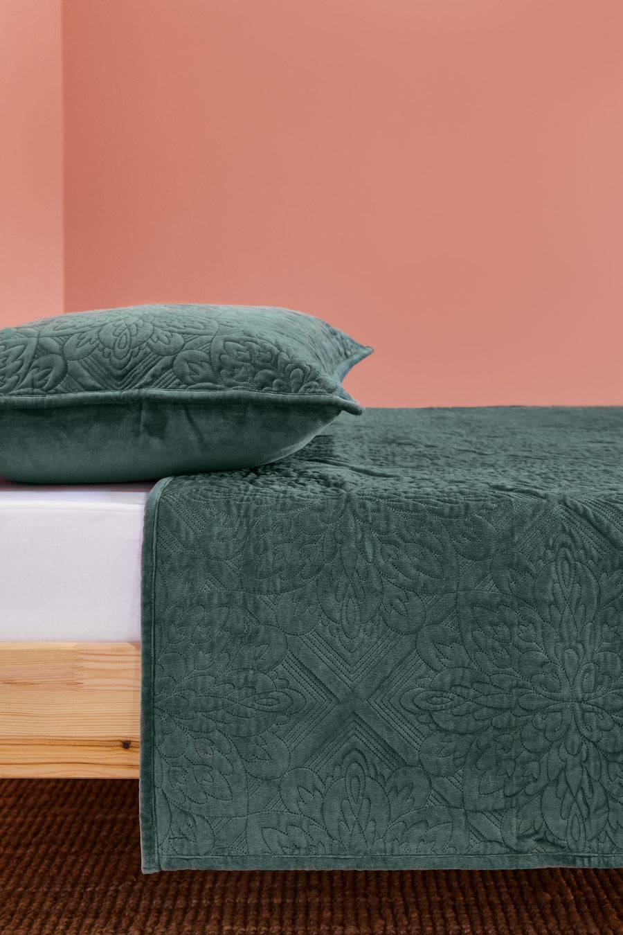 Shad Bakht Green Velvet Bed Cover